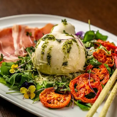 Ensalada con muzzarella