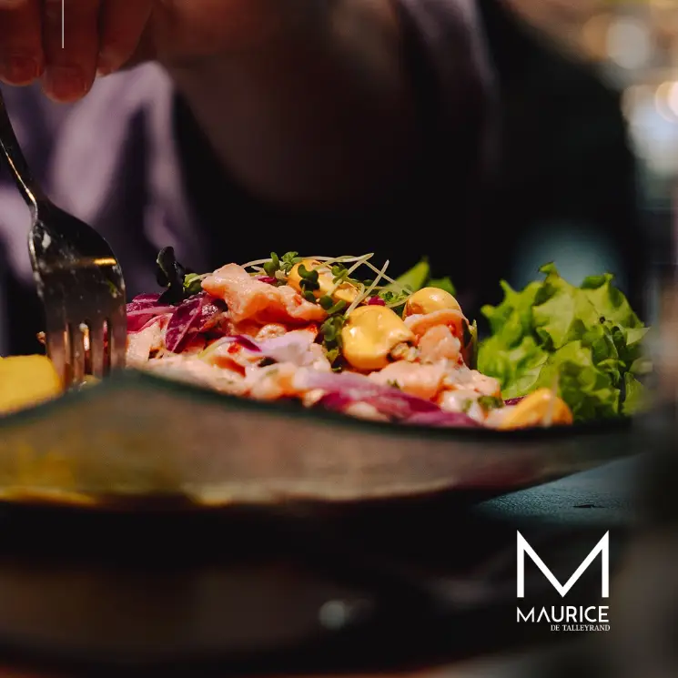 Ensalada de mariscos y cebolla