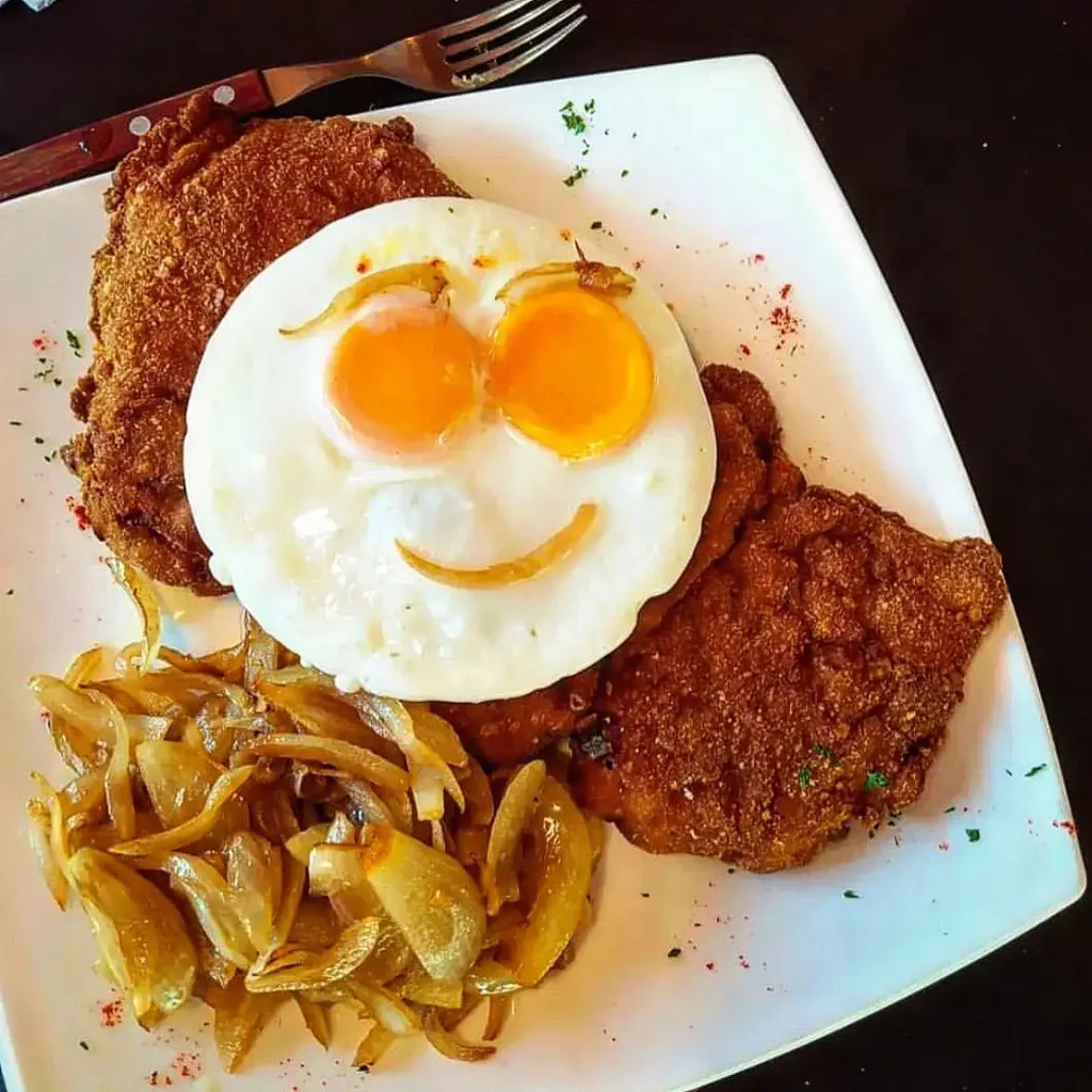 Milanesa con huveo frito